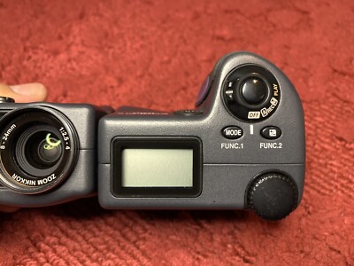Nikon Coolpix 990 Digital Camera 3.3 MP Optical Zoom - Tested