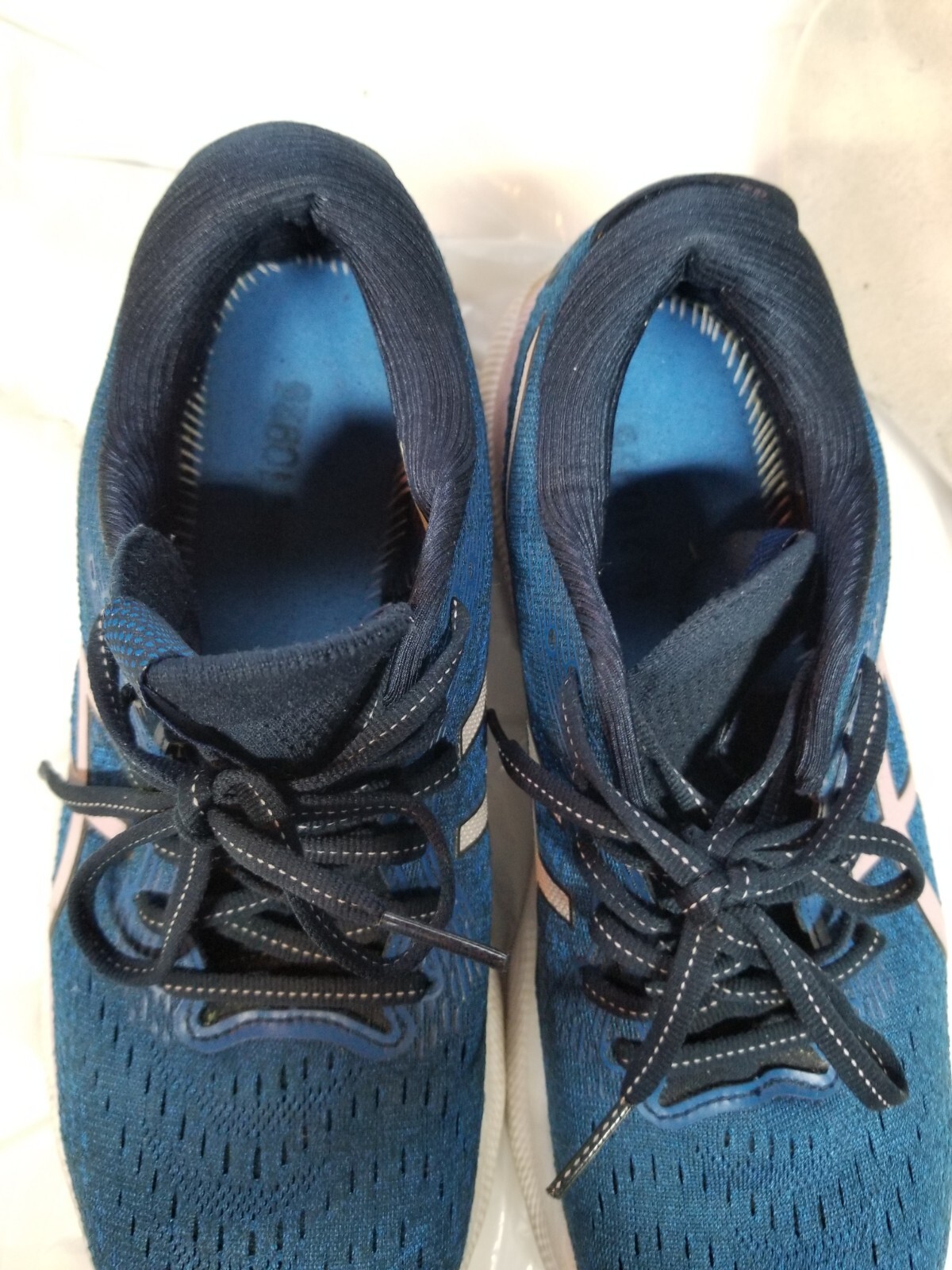 Asics Gel Nimbus 24 shoes women 9.5, No Insoles