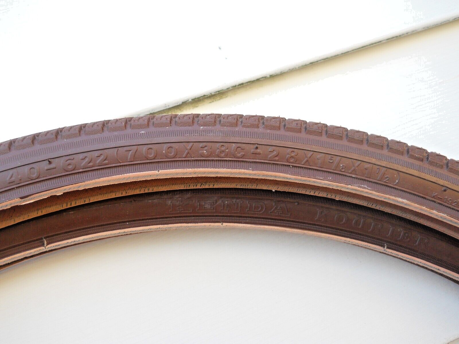 Pack of 2 Brown Kenda Kourier Tires 700 x 38 Clincher 85 PSI Touring