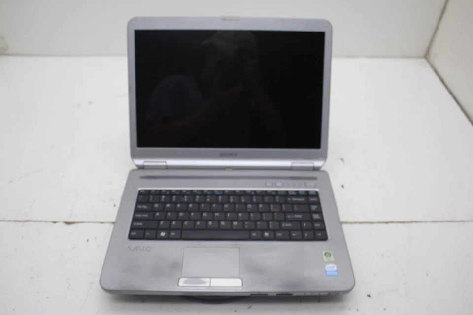Sony VAIO VGN-NR110E Intel Pentium T2310 2 GB Ram - Sin disco duro ni batería Foto 2 de 4
