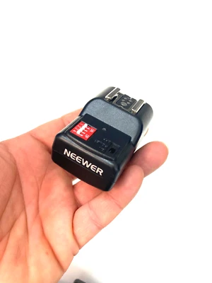 Neewer Receiver for Flash Units with Universal Hot Shoe - Photo 1/4