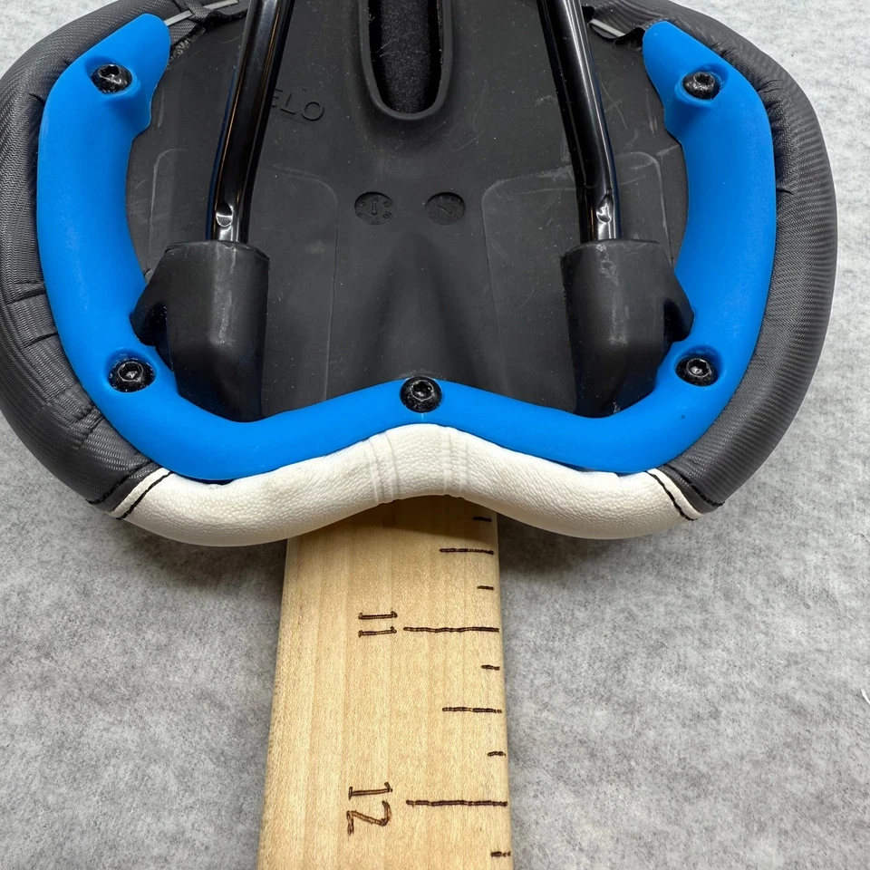 Giant Velo Saddle White Gray Black Striped - Image 4 of 4