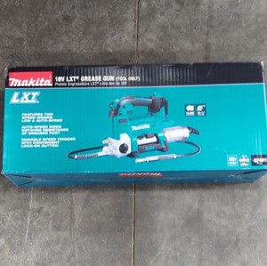 Makita 18V LXT Grease Gun XPG01, 10,000 PSI, 10 FL OZ/MIN, 11.3 lbs