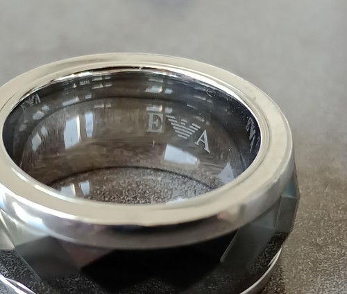 Anello Emporio Armani, anello sfaccettato in acciaio e nero. Anello UK taglia M 1/2 - Foto 8 di 14