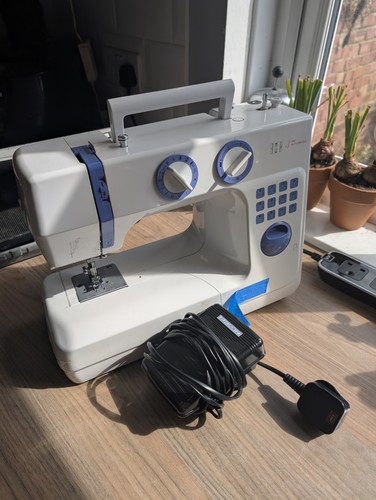 Bush PF1401 Nähmaschine mit Pedal defekt Tablett Ersatzteile und Reparaturen langsamer Motor