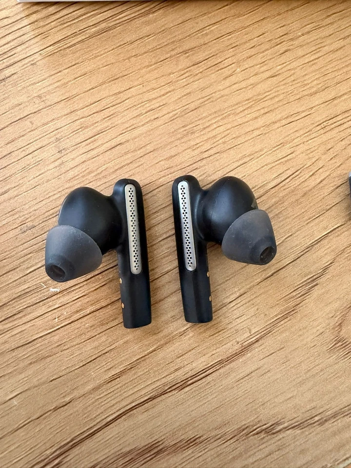 Auriculares Poly Voyager Free 60+ UC cancelacion de ruido. 10 vezes de uso - Imagen 2 de 4