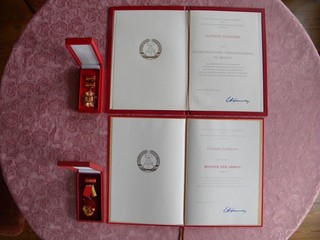 DDR Vaterländ. Verdienstorden VVO Bronze Orden Banner der Arbeit ein Person