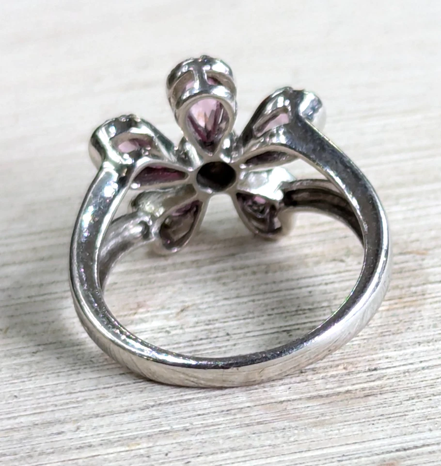 Anillo de oro blanco de 9 quilates zafiros y diamantes anillo completo con sello del Reino Unido talla O Foto 3 de 4