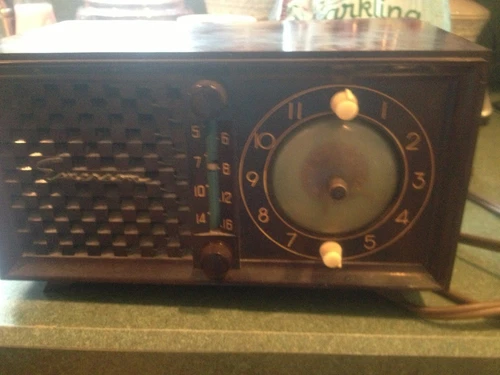 Vintage Emerson Am/Clock Radio,L@@K!