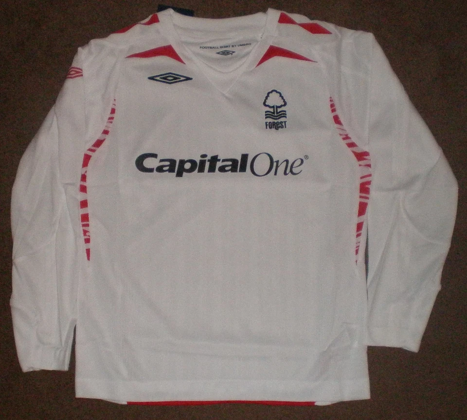 BNWT Umbro Nottingham Forest FC Away Childrens Football Shirt LS Season 2008/09 - Image 1 of 1