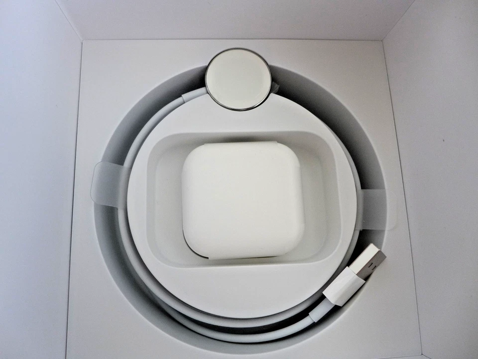 APPLE WATCH 1ST GENERATION 38MM STAINLESS STEEL/BLACK SPORT BAND A1553 MJ2Y2B/A - Image 4 of 4