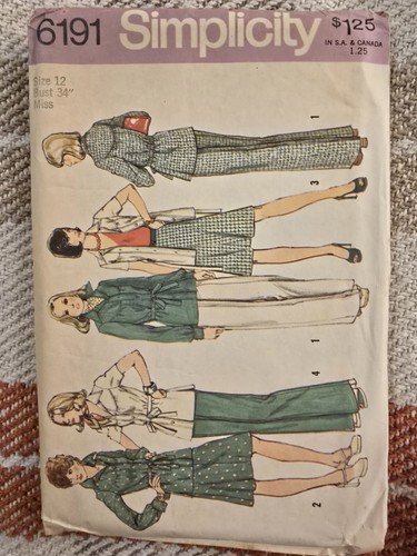 Vintage 1970's Simplicity Sewing Patterns - Picture 6 of 9