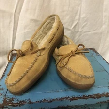 Minnetonka Women’s Hard sole Pile-lined Moccasin Slippers Size 9 Good Condition 