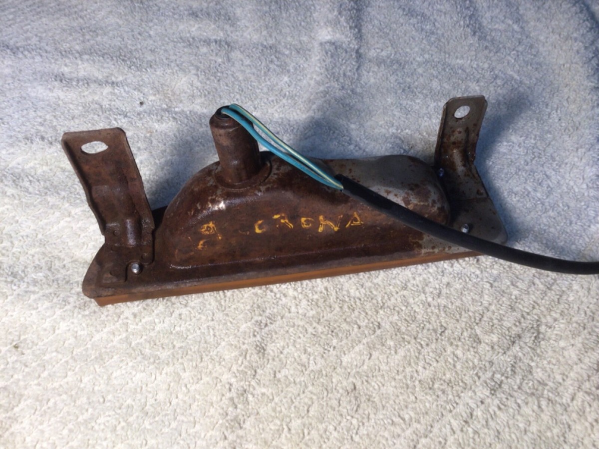 TOYOTA Right Parking Lamp Signal Assembly 1967 TOYOTA CORONA