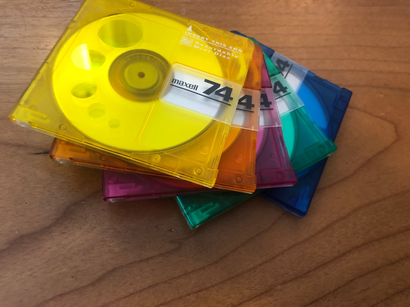 5 MAXELL Color Collection Dots 74 minute Minidiscs. 5 Different colors