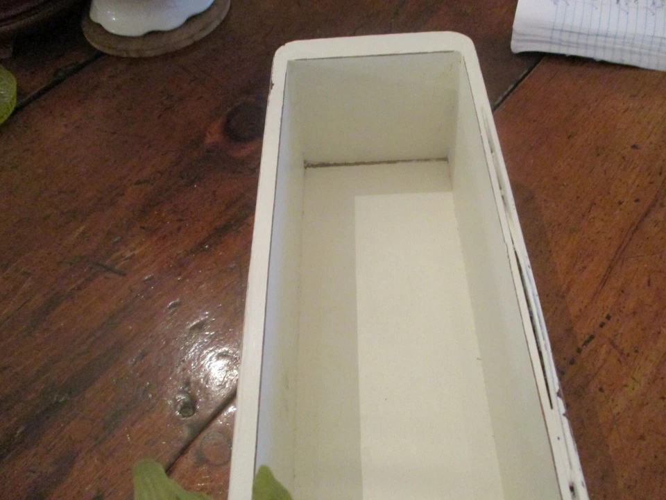 Antiguo cajón de coser de madera/pintado blanco cremoso con perilla de cristal. Almacenamiento/pantalla Foto 3 de 4