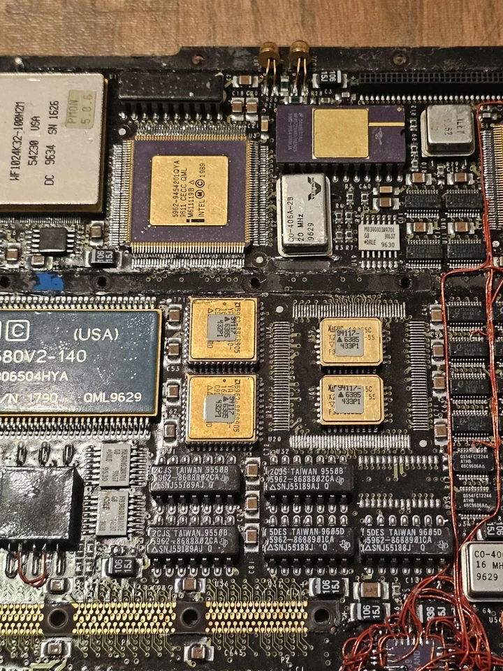 CPU Space Military Board w/Many Gold Ceramic Chips Intel DDC WEDC XICOR LSI AMD - Image 3 of 4