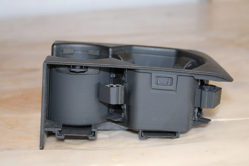 2002 - 2005 奥迪 A4 后座中心双杯架组件 — 第 4/4 张图片