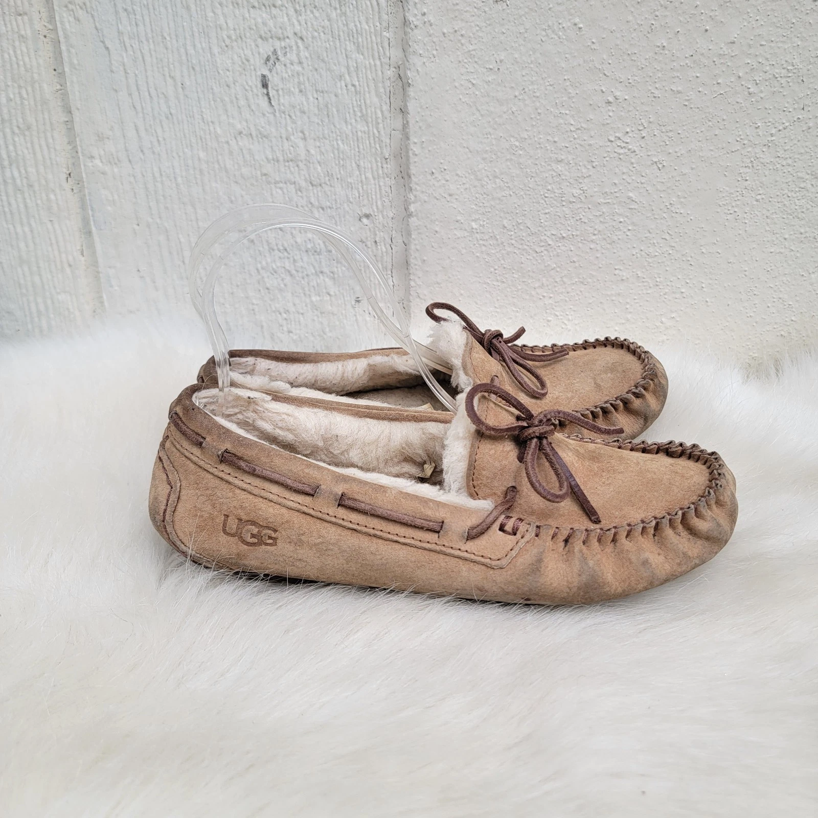 UGG Dakota Pantofole Donna Casa Scarpe Marrone 5612 Mocassino Mocassini Sherpa Taglia 7