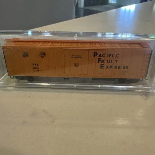 N Scale MTL Reefer Pacific Fruit Express 70010