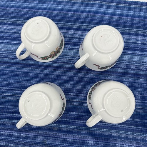 Johnson Brothers VICTORIAN CHRISTMAS Coffee Tea Cups + Saucers Set of 4 ENGLAND - Picture 17 of 24