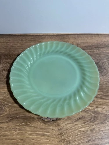 Anchor Hocking Jadite Green Swirl Dinner Plate 10” Scalloped Rim Vintage