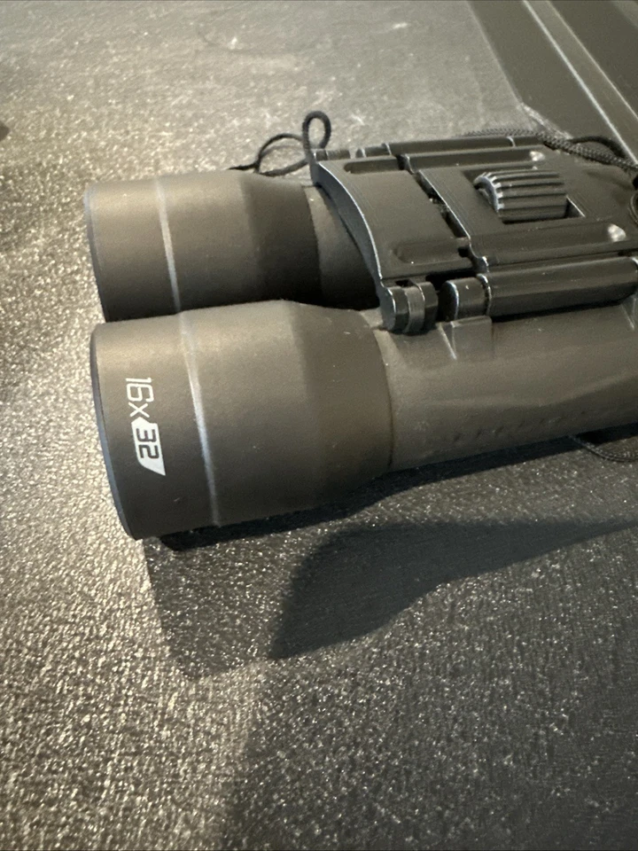 Бинокль TASCO 16 X 32 складной 188 футов/1000 ярдов, 63 М/1000 М оптика с полным покрытием - Изображение 4 из 4