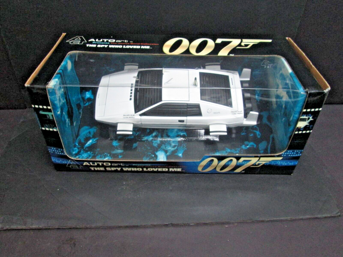 AUTOart James Bond 007 The Spy Who Loved Me 1:18 Lotus Esprit