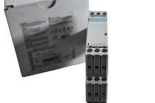 NEW Siemens 3RS18001HQ00 RELAY 24VUC & 110 - 120VAC 3CO SCREW