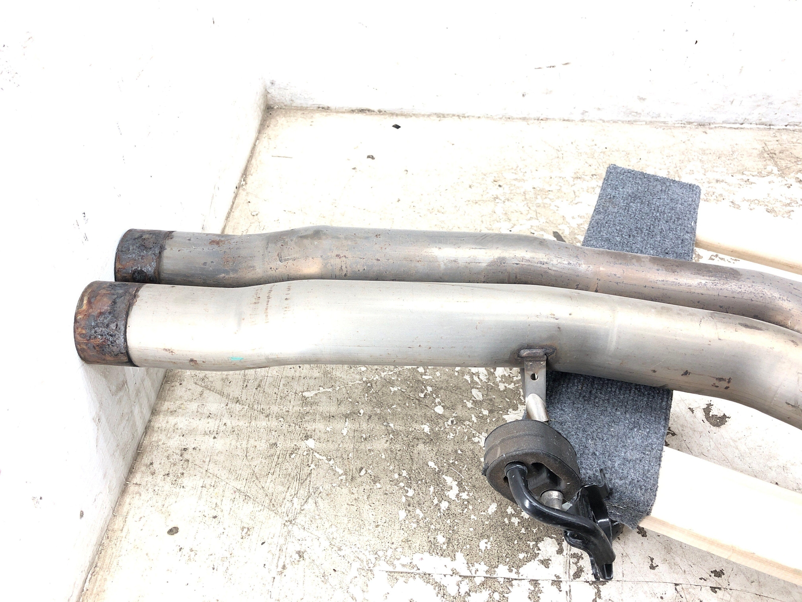 2016-2020 BENTLEY BENTAYGA 6.0L W12 REAR EXHAUST MUFFLER END TAIL PIPE W/O TIPS