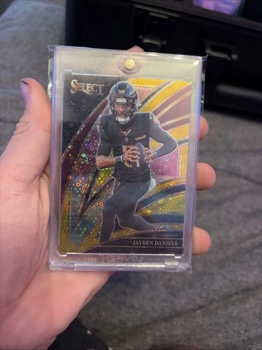 2025 Panini Select Club Level Jayden Daniels Gold Disco Prizm /10 (Jersey Match)