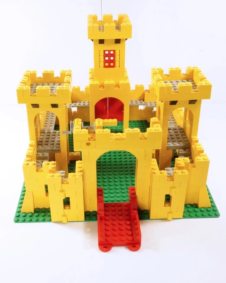 LEGO Classic Yellow Castle (375-2 / 6075 with manual; partial minifigures) - Image 3 of 4