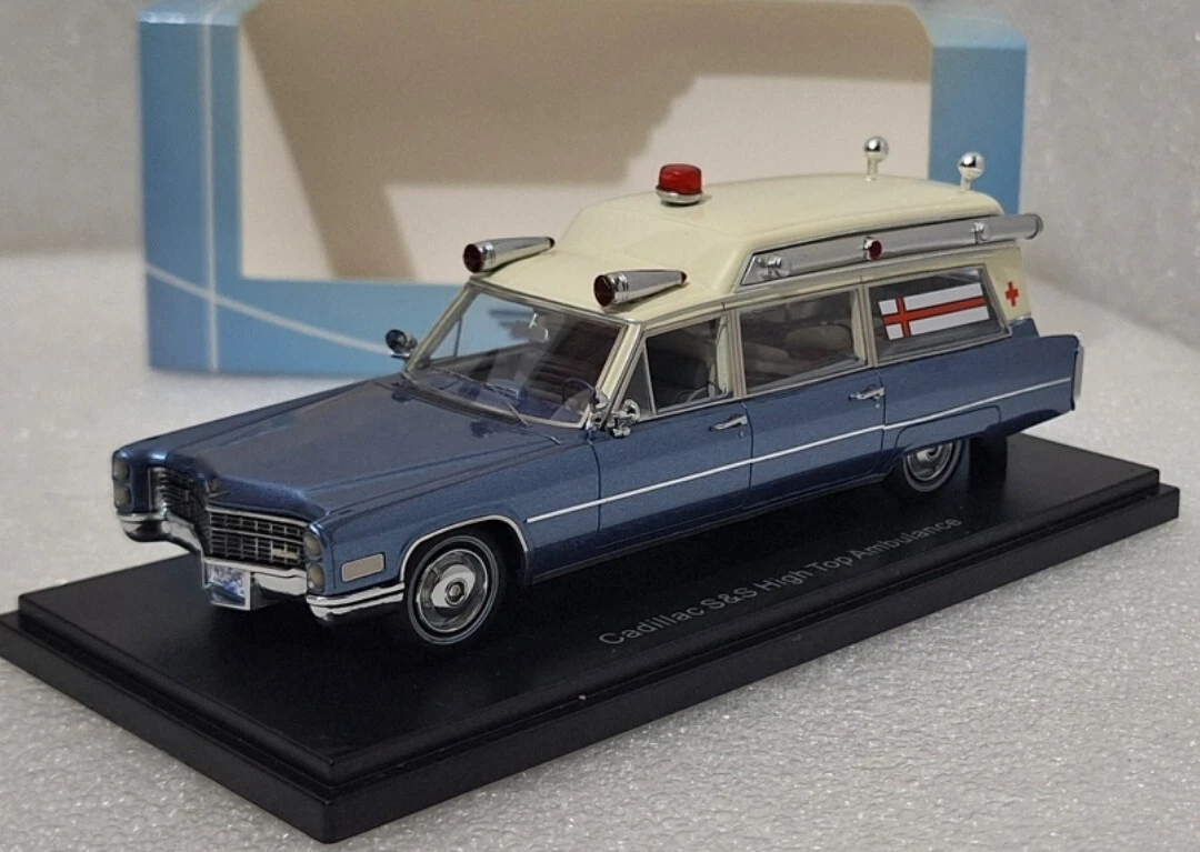 Modellino Matrix Scala 1:43 - Cadillac Ambulanza Superiore Bianca Del 1951 - MAX/20301-462