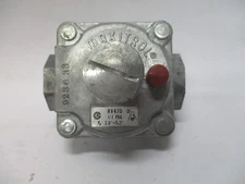 Maxitrol RV47D 1/2 PSIG 2.8 - 5.2 Gas Pressure Regulator
