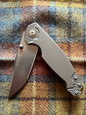 Viper Katla Titan, Satin