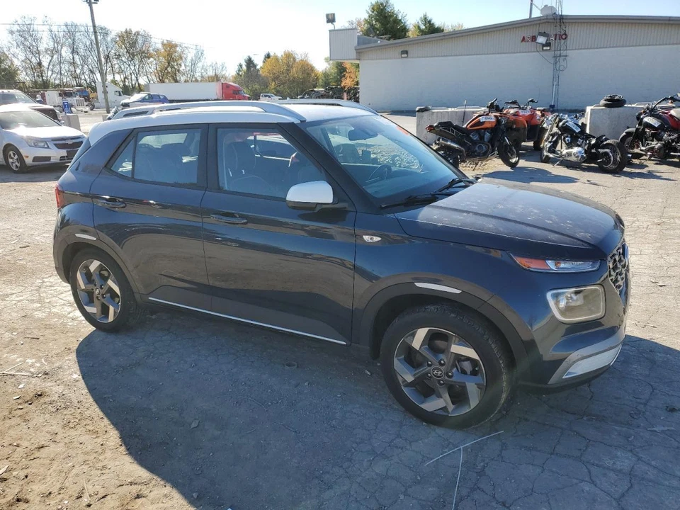 Espejo retrovisor interior delantero central usado se adapta a: Hyundai Venue 2022 centro delantero Foto 4 de 4
