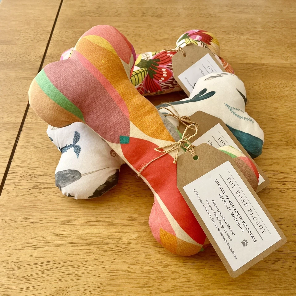 Elegante hueso de juguete suave para perros | Con o sin chirrido | Hecho a mano y local Foto 2 de 4