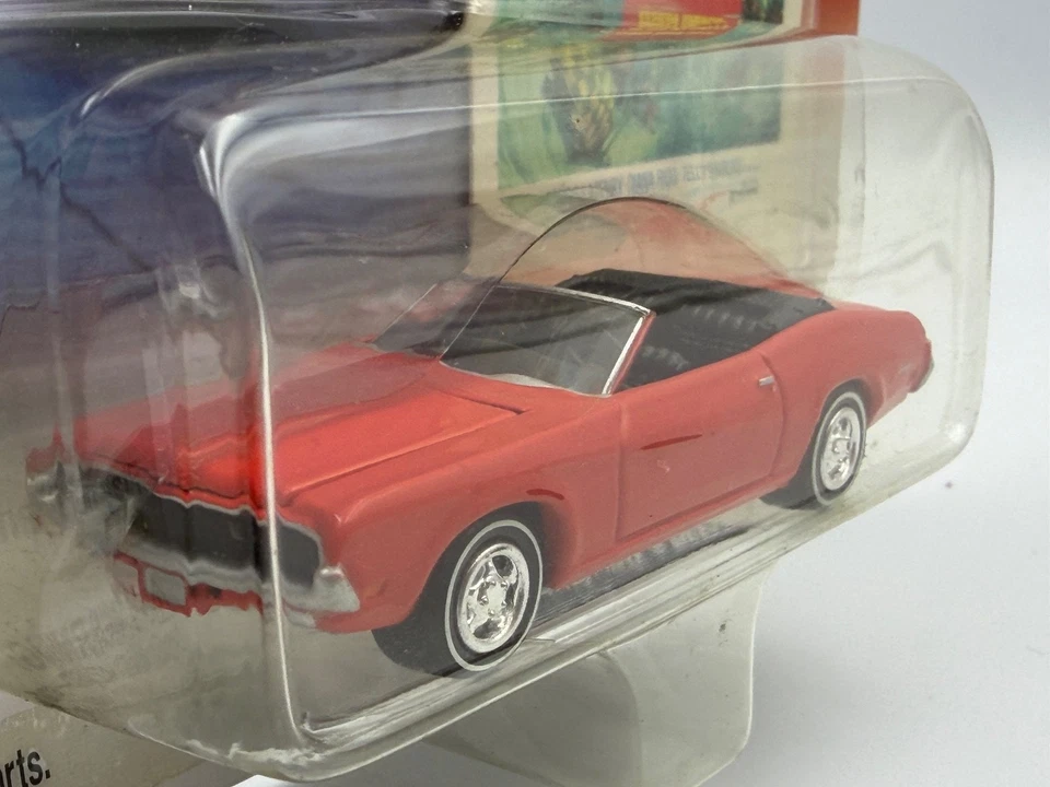 Johnny Lightning 007 James Bond Mercury Cougar Convertible, Rojo, 1:64, Nuevo en Caja Foto 3 de 4