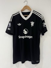 Manchester United 2024/25 Black Goalkeeper Football Shirt Large #1 Bayindir