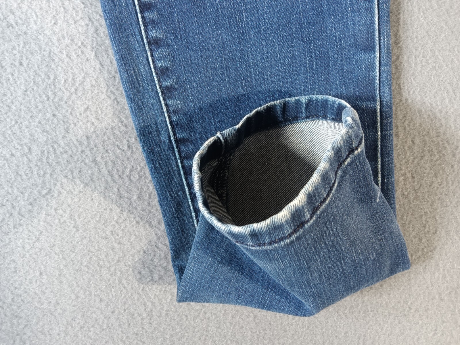 Universal Thread Women's Jeans Mid Rise Skinny Size 6/28R Distressed Blue