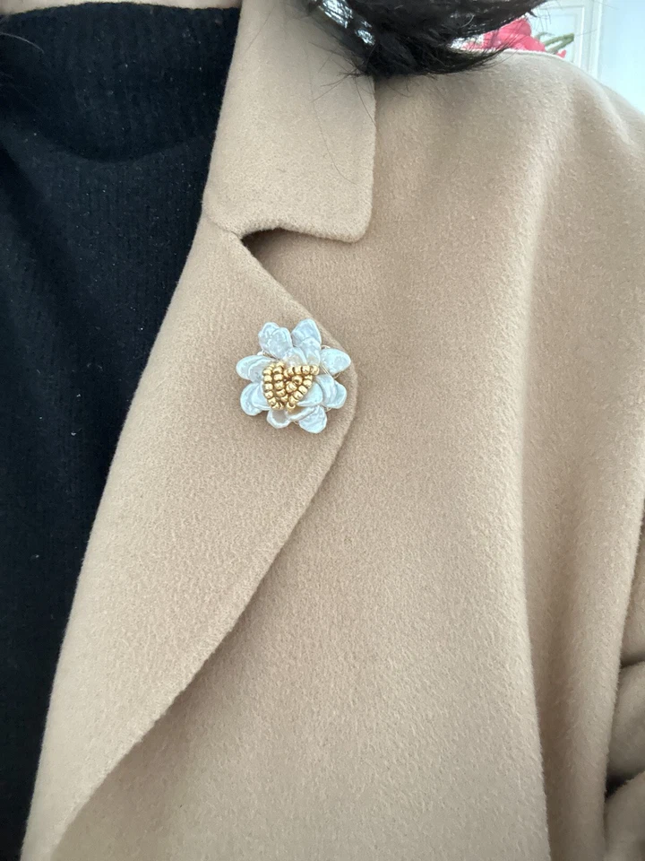 Handmade Elegant Pearl Flower Brooch/Pendant - Two-Way Wear |Copper Gold-Plated - Image 2 of 4