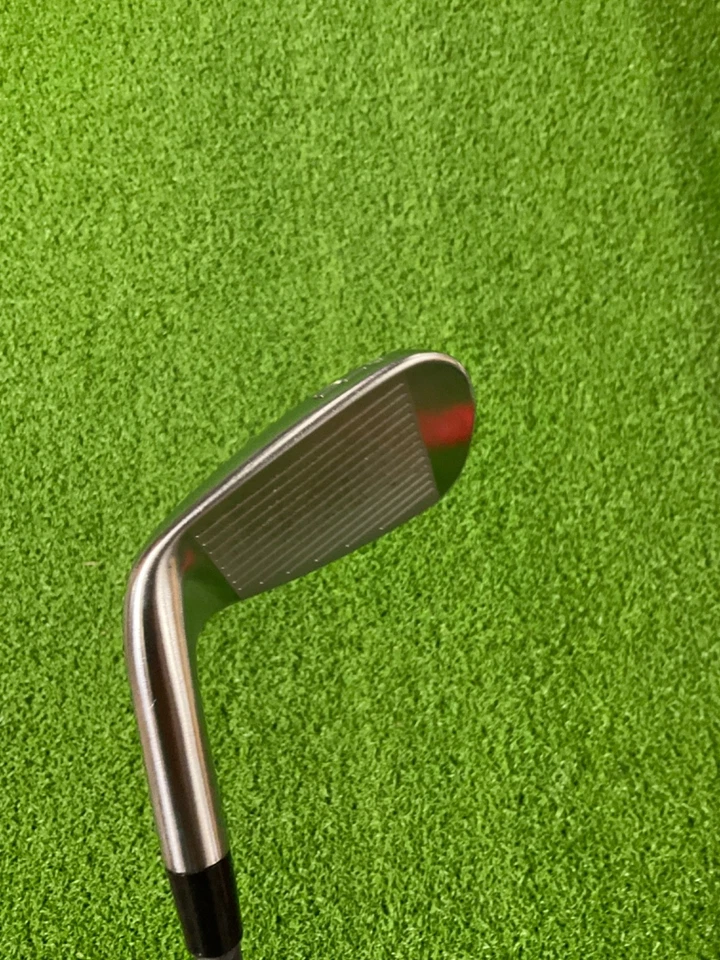 Titleist T200 Pitching Wedge 43* Graphite R2 Senior Shaft Right Handed 36.5” - Image 4 of 4