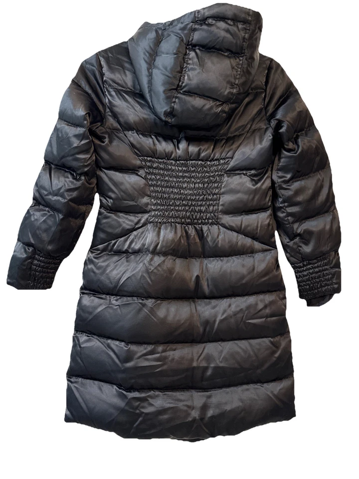 Chaqueta acolchada larga con capucha Lands End para niños abrigo negro pluma de ganso talla 7/8 Foto 3 de 4