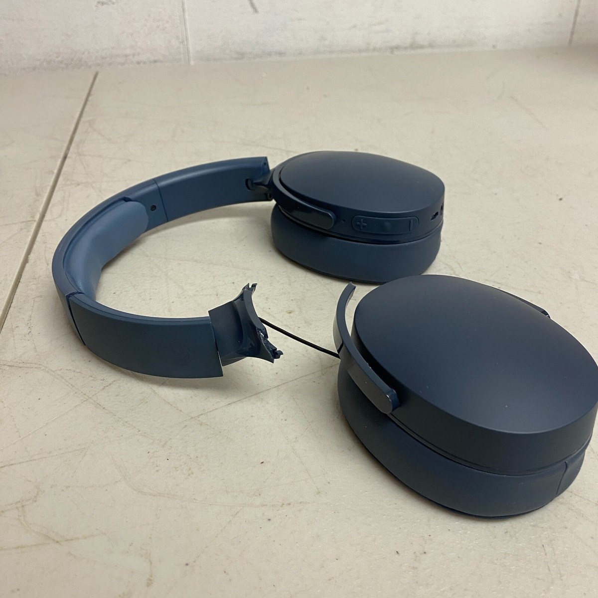 Skullcandy S6HTW-K033-cr Hesh 3 Bluetooth Wireless Over-Ear Skullcandy S6HTW-K033-cr Hesh 3 Bluetooth Wireless Over-Ear