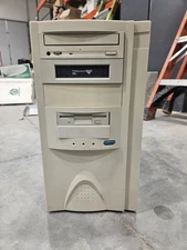 Vintage Desktop Tower – Floppy, CD-ROM, Imation TRAVAN Tape Drive, Powers On