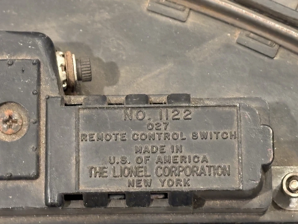 120 MIXED LOT O & 027 GAUGE TRAIN TRACK 3 RAIL TUBULAR STRAIGHT CURVED & SPECIAL - Image 4 of 4