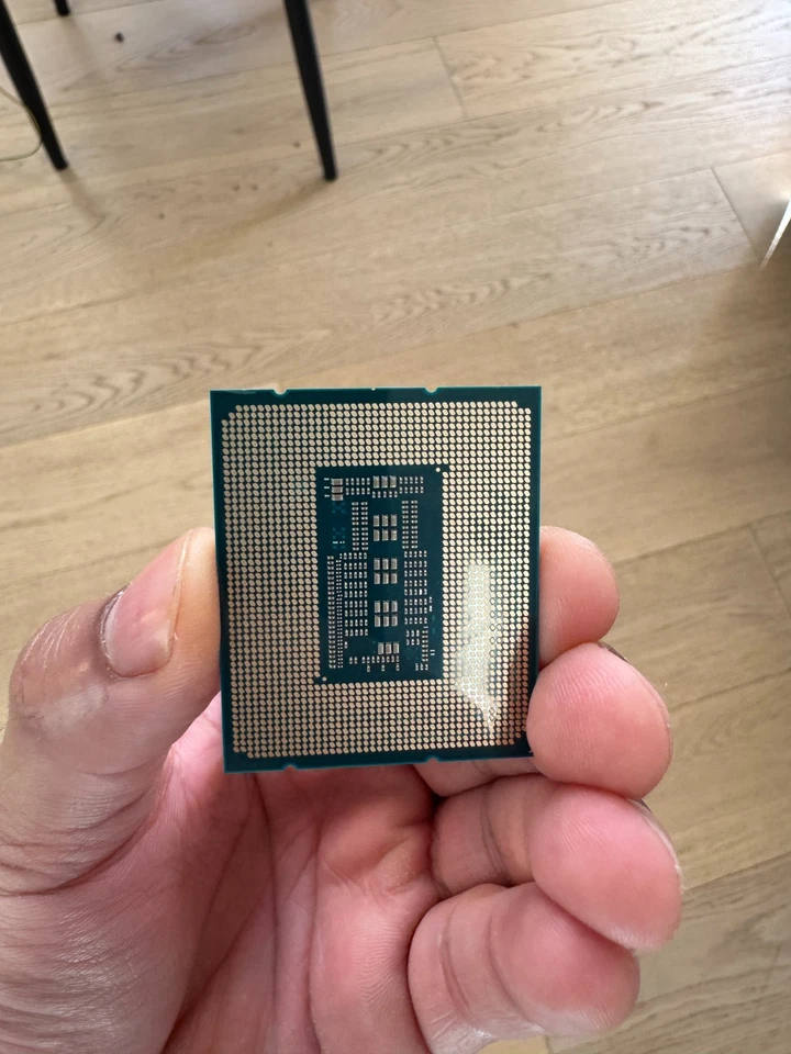 Intel® Core™ i7-13700, processore desktop, per sistemi desktop 16 core  - Immagine 2 di 3