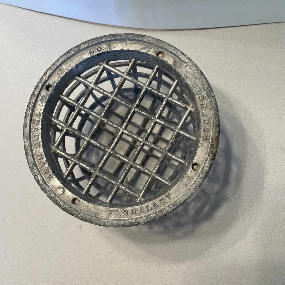 Vintage SCARCE Metal Flower Cage Frog BY FLORALART NO MEASURES 5 3/8 W X 3 TALL - Image 2 of 4