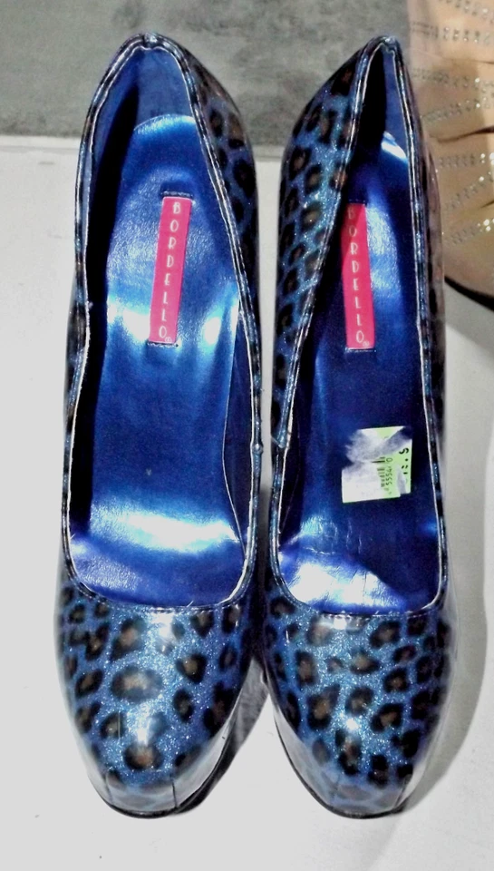 Zapato de Tacón Bordello 6.5" Azul Estampado Animal, Talla 9 Poco Uso Foto 4 de 4
