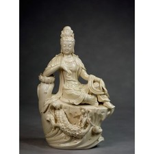 Porzellanfigur Guanyin auf Drachensockel Kwan Yin Statue Kuan Yin Skulptur creme